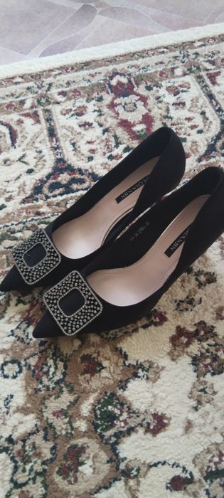 Продам замшевые туфли