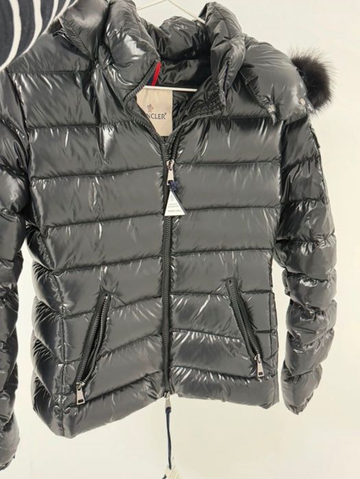 Vând geacă Moncler, nouă, cu eticheta.