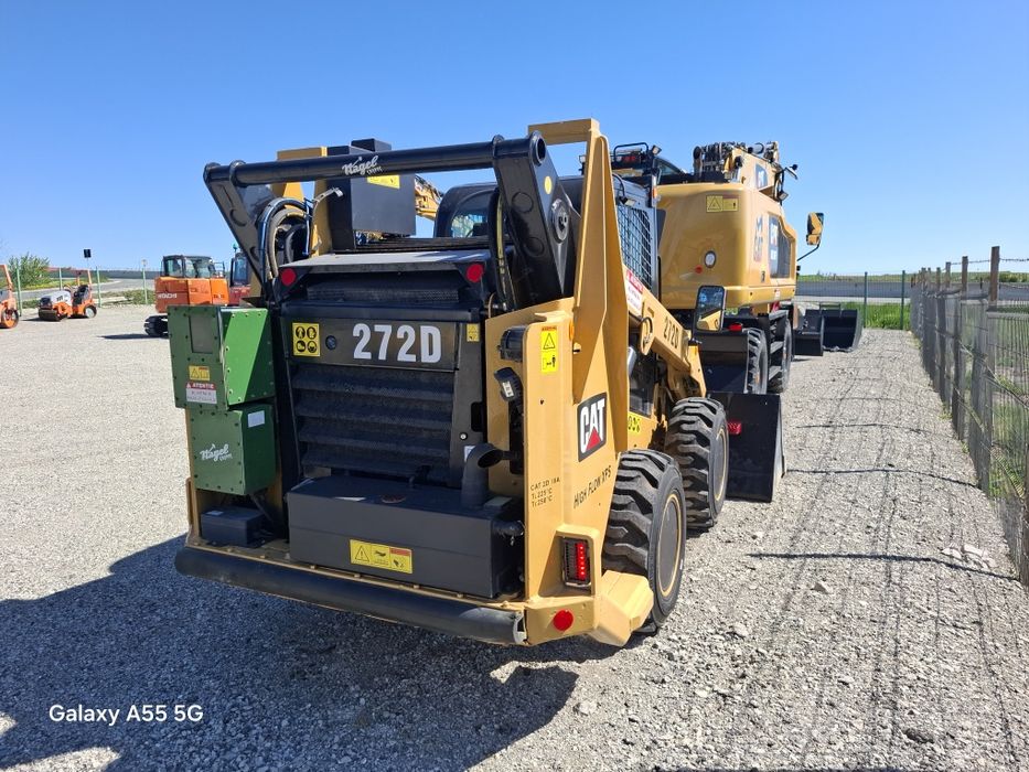 Mini încărcător frontal CAT 272 D