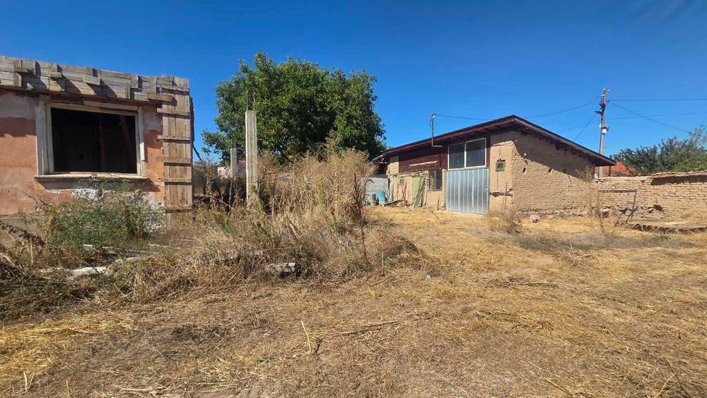 Къща с готови докумени в село Лесново