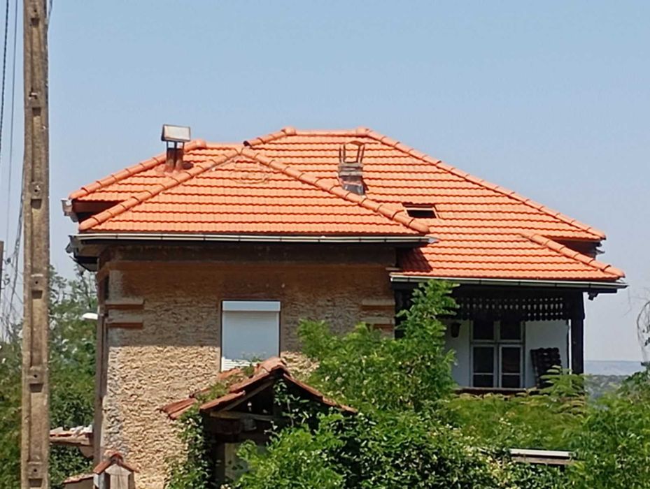 Къща с двор в с. Пресяка, общ. Ловеч