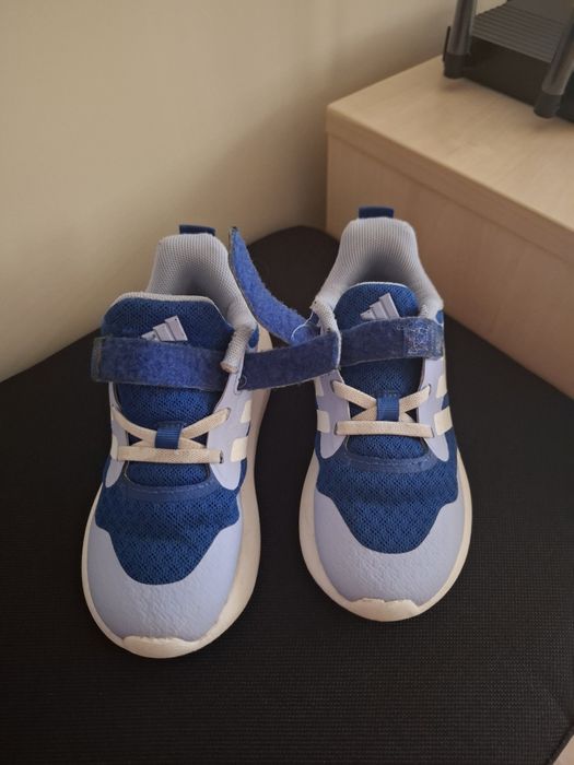 Adidas Маратонки за момче 26.5