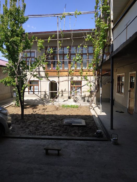 Toshkent shahar,Olmazor tn 2,44 sotix, 8 ta xonasi bor hovli sotiladi