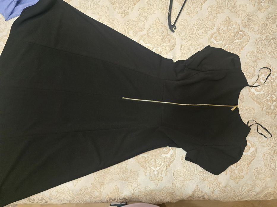 Продам платье Calvin Klein