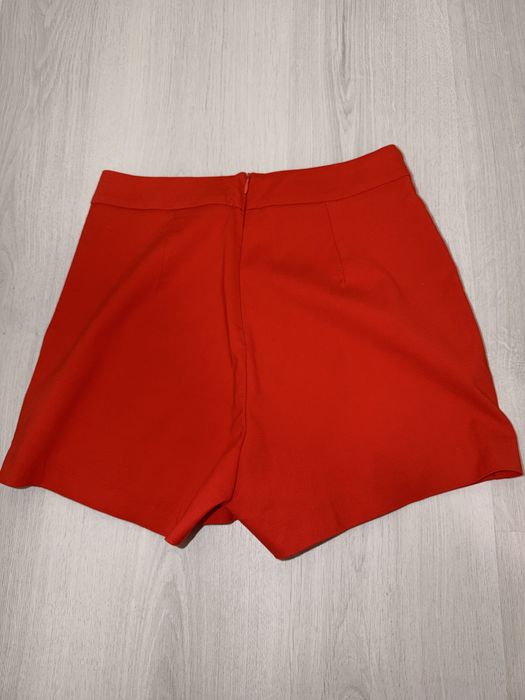 Червена пола-панталон с копчета