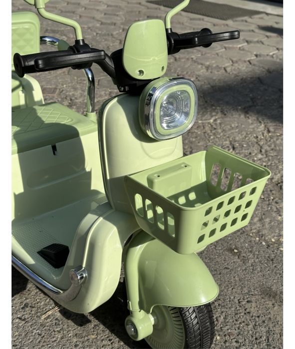 Продам электрическую машину детскую
