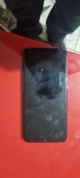 Vand telefoane pentru piese au parola