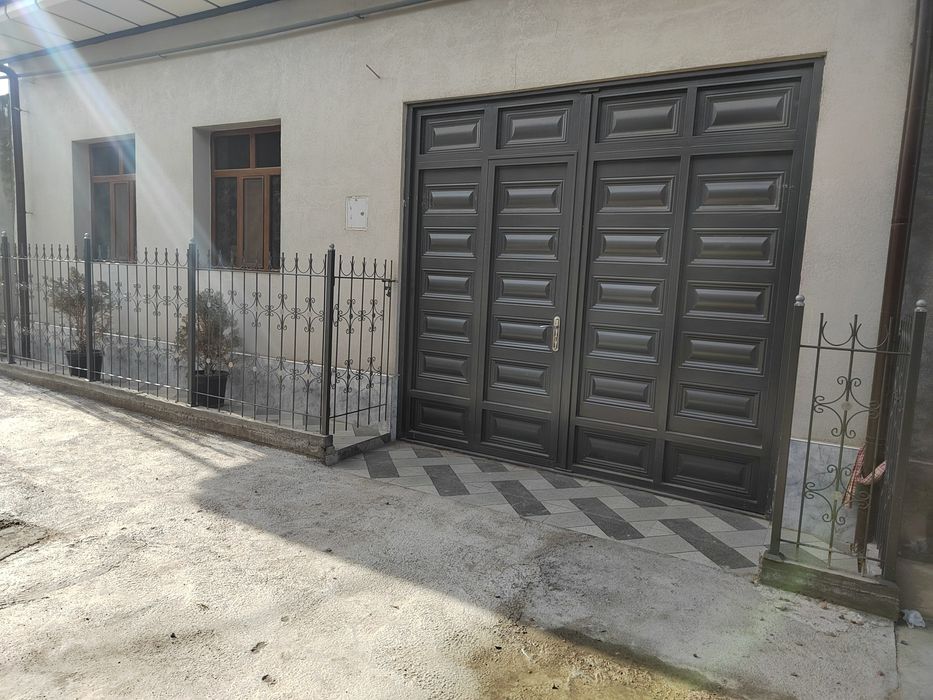 Продаётся уютный дом 1,7 соток, в городском посёлке Салар.