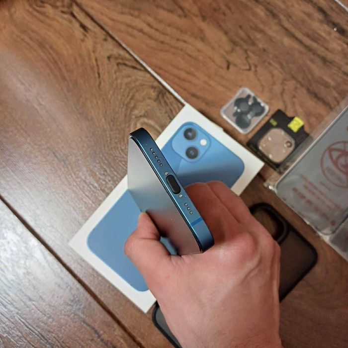 Продавам iphone 13 като нов 460лв