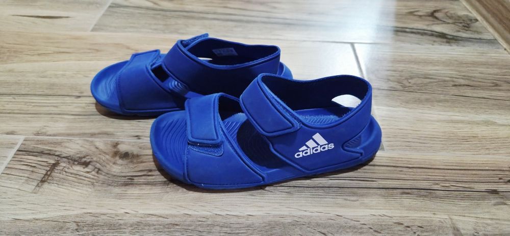 Сандали adidas     .