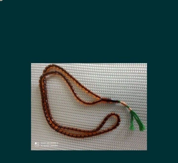 Часовници - настолни и ръчни; стари фотоапарати,броеници, стари телеф.