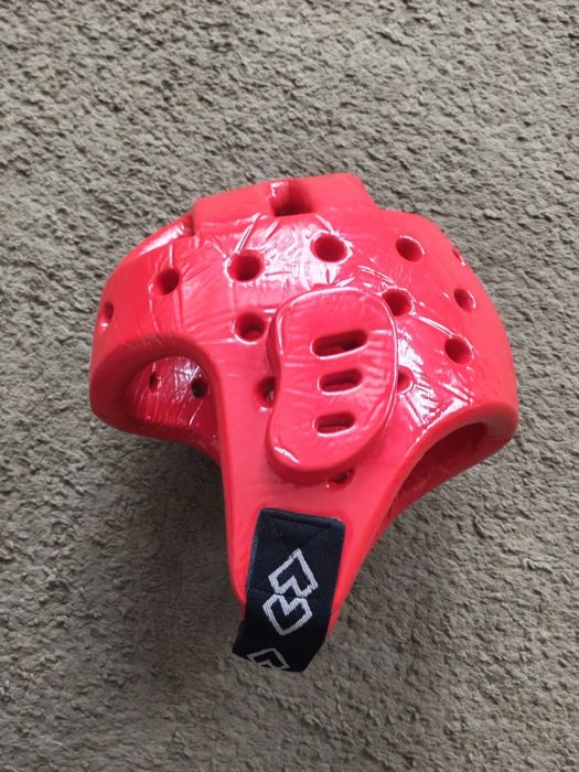 Taekwondo uchun qizil shlem