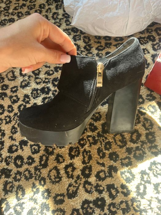 Батильоны замшевые.