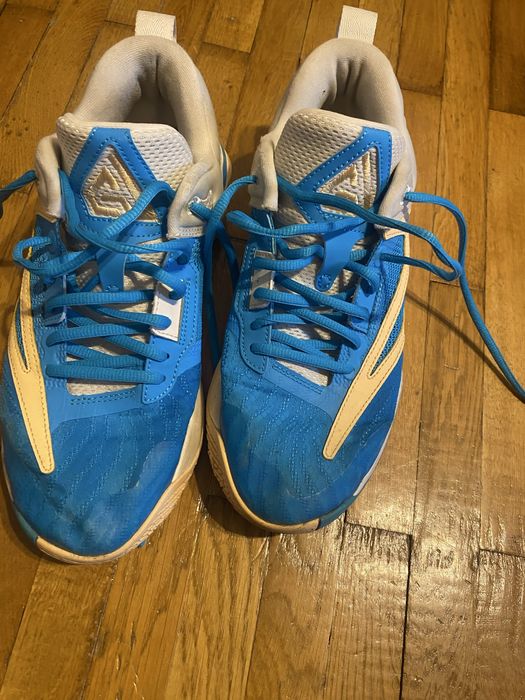 Vand adidasi de baschet Nike