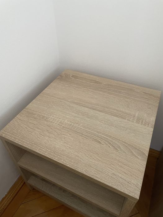 Vand noptiera mica pentru pat
