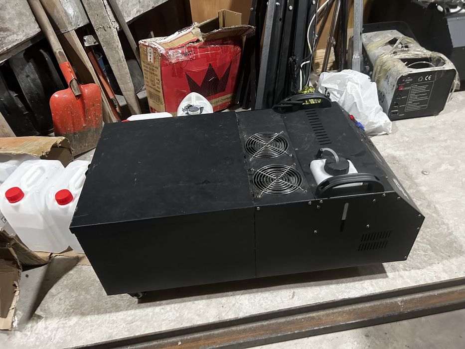 Продам тяжелый дым аппарат 5000 тяжелый дым