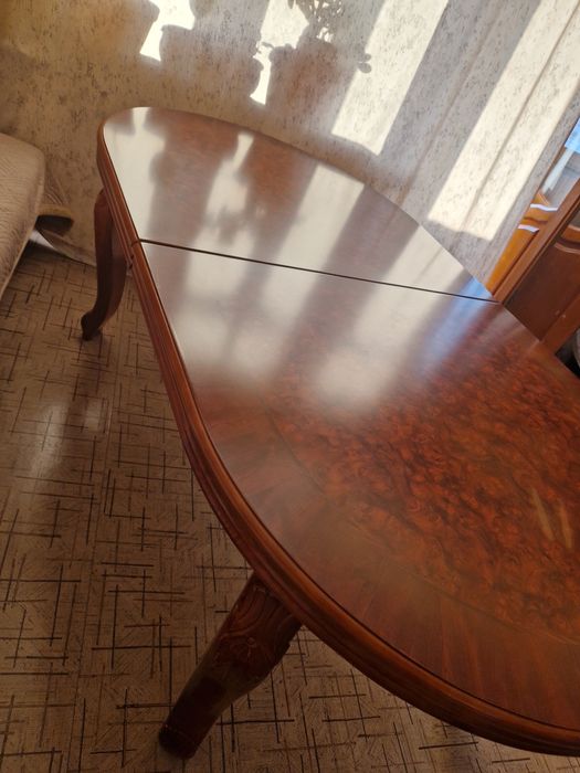 Стол дубовый обеденныйй