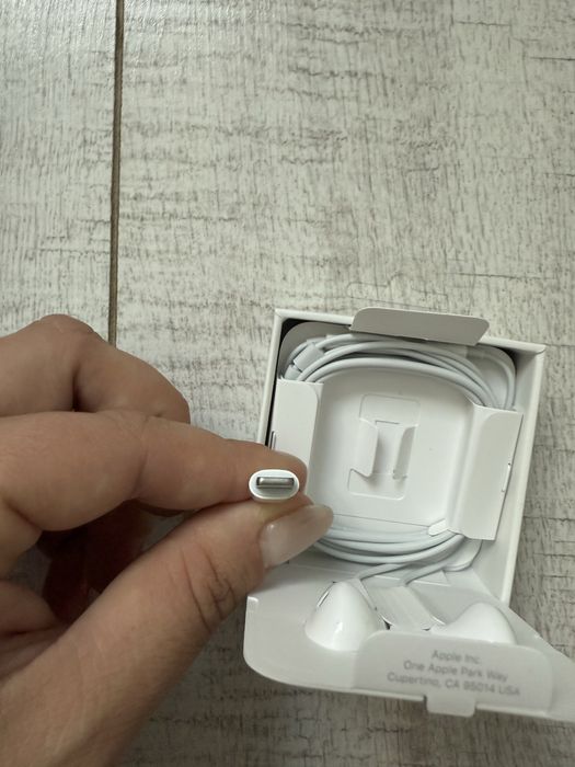 Жични слушалки на Apple