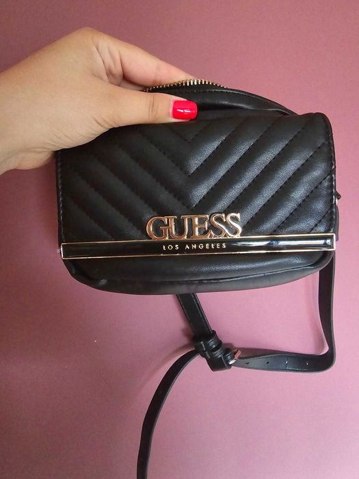 Спортна черна чанта - Guess