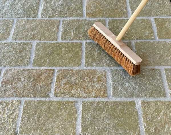 Mortar de rosturi permeabil, anti burieni