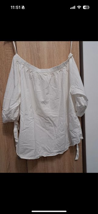 Sst 4 tricouri + bluza pe umeri M-L
