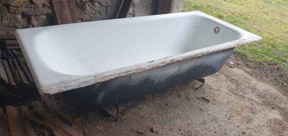 Vana din fonta + baterie + chiuveta bucatarie
Stare foarte buna de uti