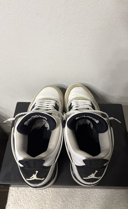 Jordan 4 Military Black (42,5)