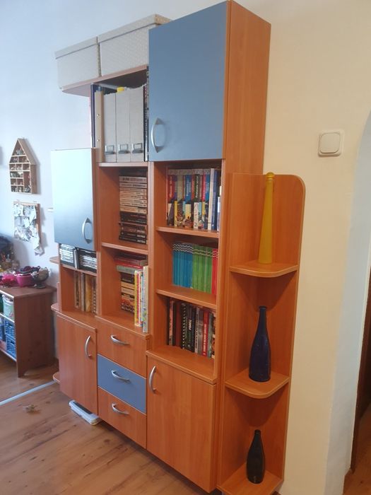 Продавам  Секция етажерка