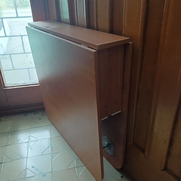 Продам стол белый с тумбой 42т