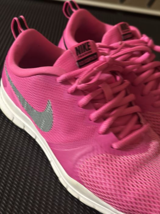 Дамски маратонки Nike