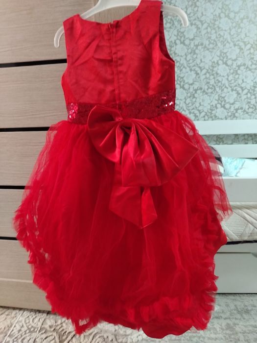 Продаю платье нарядное