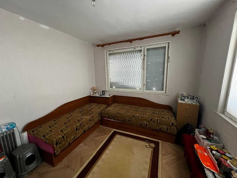 Просторен тристаен апартамент в кв.Куба, гр.Хасково