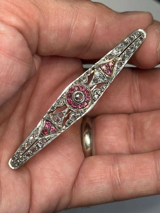 BROSA AUR 18K + Argint 925 + 43 Diamante = 1CT + 16 Rubine = 0.50ct - Mare - Vintage - 12g. - Art Deco !