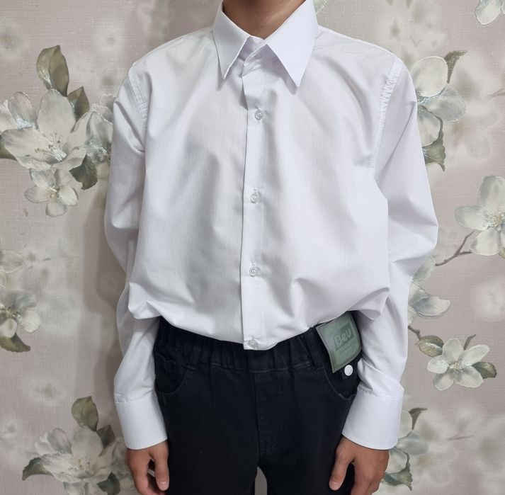 Продаются белые рубашки для мальчиков