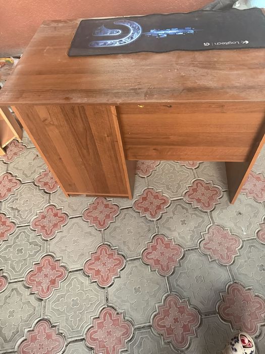 Продаю шкаф, стол дёшево!