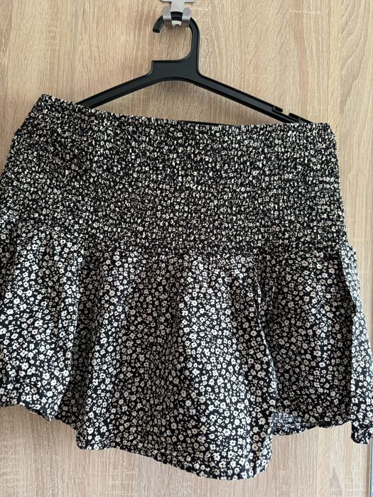 Пола Zara H&M с етикет, сива, бяла, цветя, дънкова