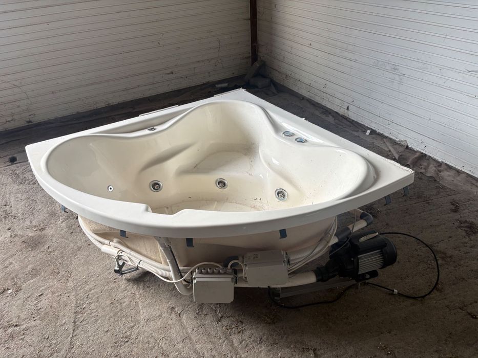 Cadă pentru colț cu funcție jacuzzi