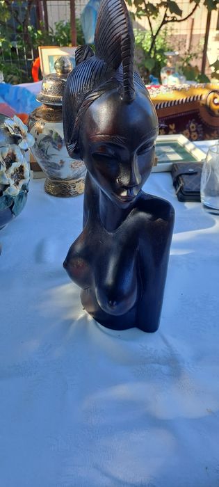 Sculptură africană din lemn masiv – bust femeie, piesă decorativă