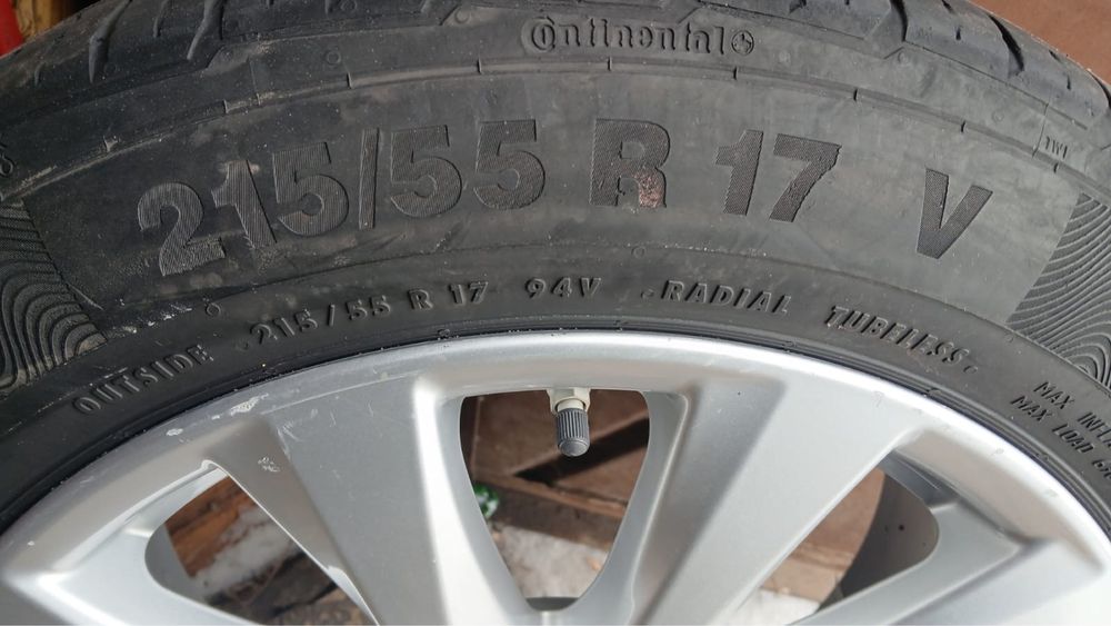 Продам комплект резину с дисками оригинал камри 70