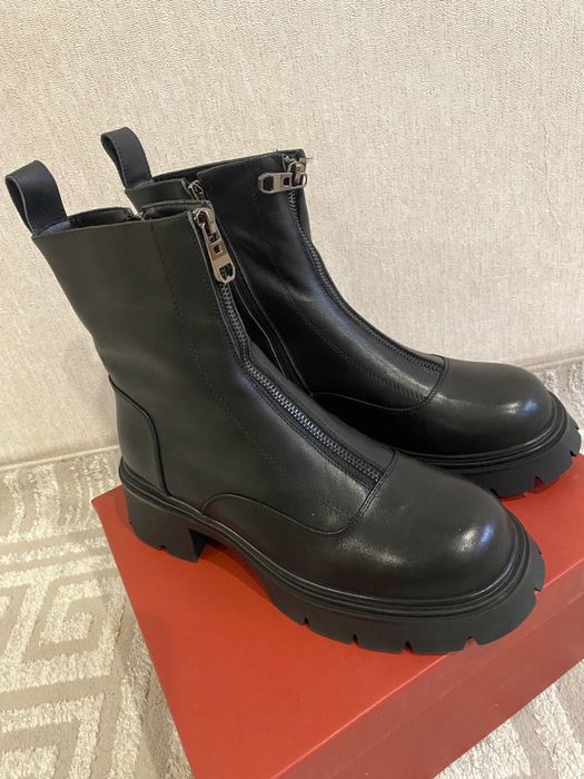 Продаю зимний обувь