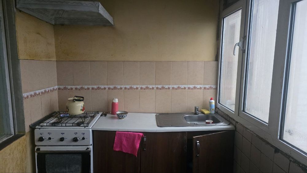 Продаю, квартиру 4-х комнатную 72 метр квадратных, ремонт средний,.