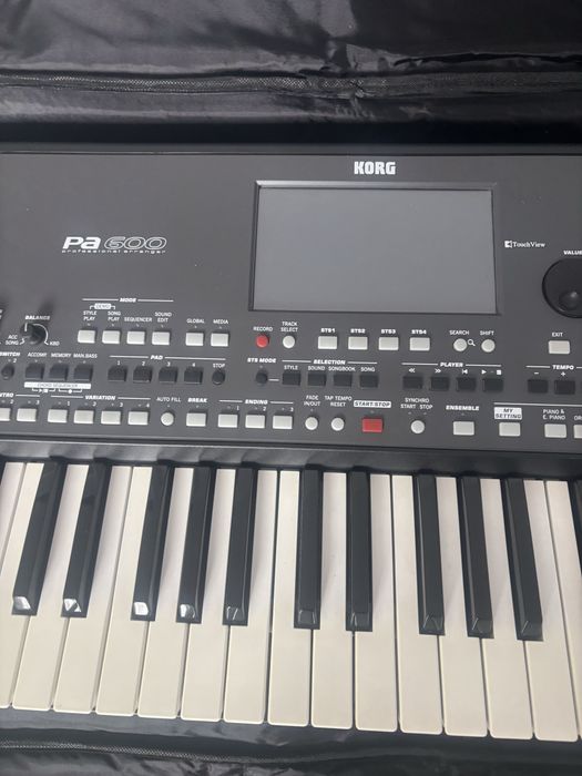Orga pa600 noua cu stativ si husa