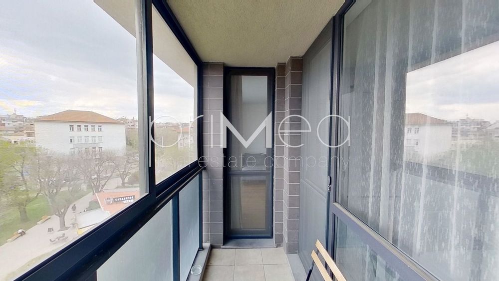 Дава се под наем Тристаен апартамент в Бургас, Център - 87 кв.м за 816 € - Снимка #8