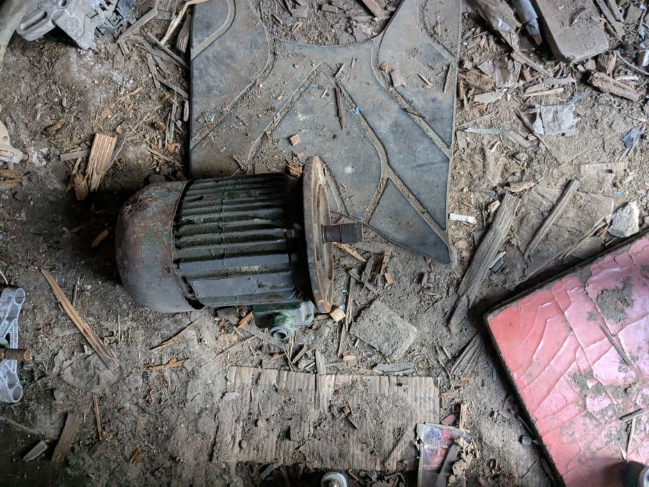 Продам моторы и генераторы.