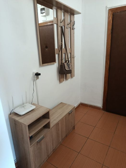 Închiriez garsonieră