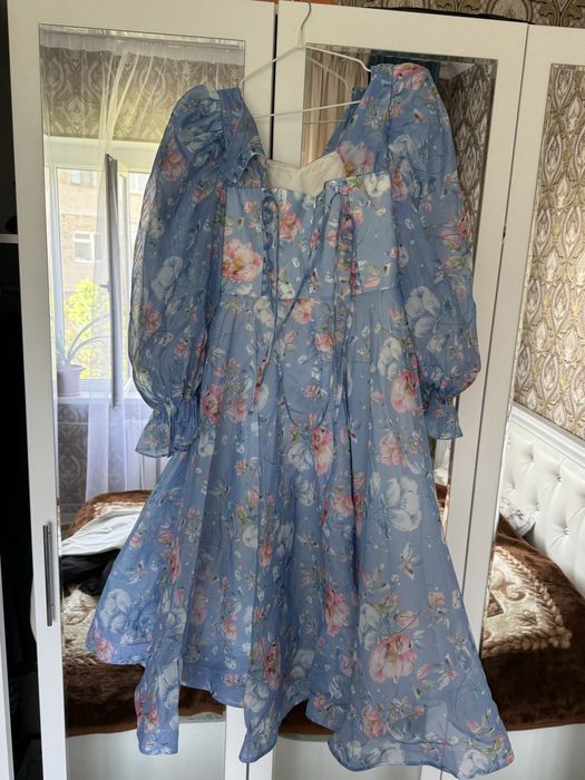 Платье с цветочным принтом S размер