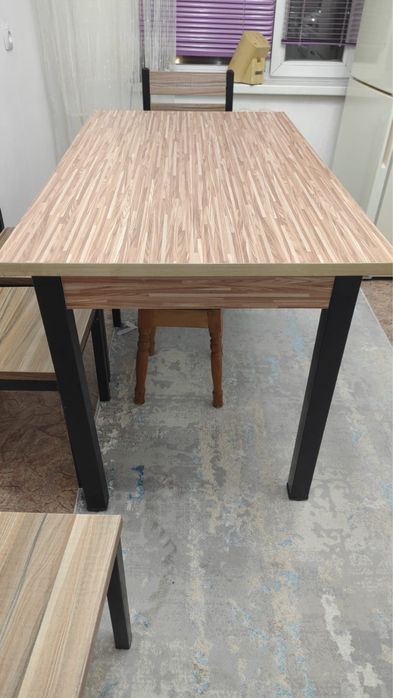 Продам стол со стульями 4 шт