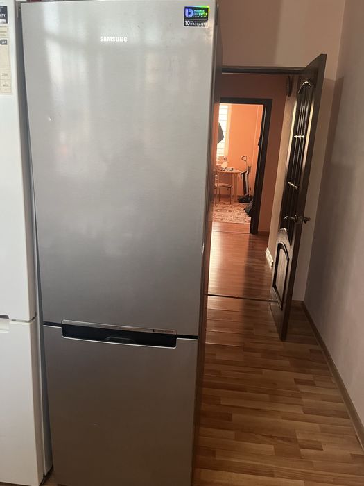 Холодильник Samsung