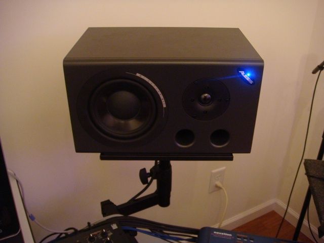 Продам 6 дюймовые мониторы Alesis m1 mk2