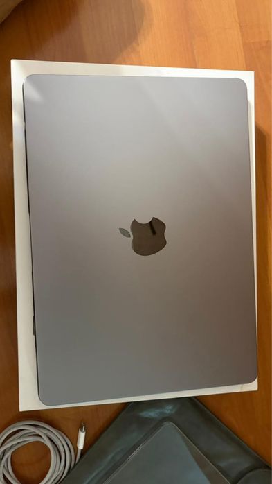 Продам Продам MacBook Air M2 13” (Space Gray)